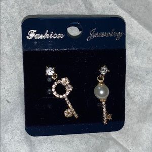 Key pearl earrings